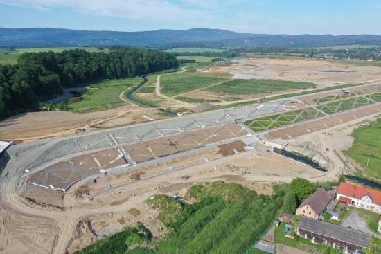 波兰莎莱尤芙水库项目