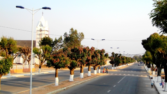 安哥拉鲁娜市政公路项目